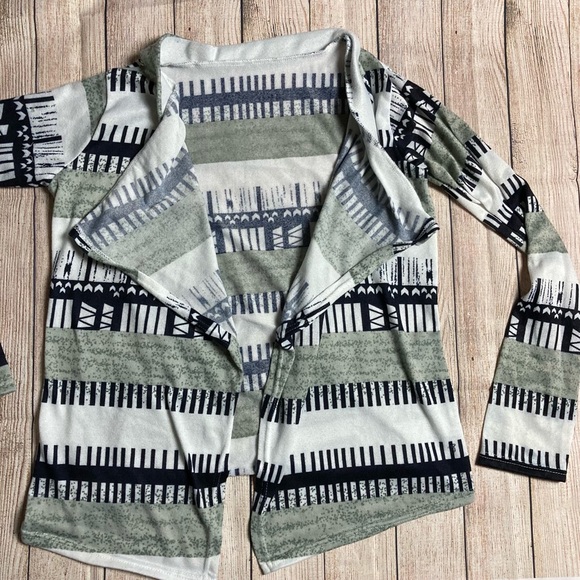 Lightweight Patterned Cardigan - Picture 3 of 12